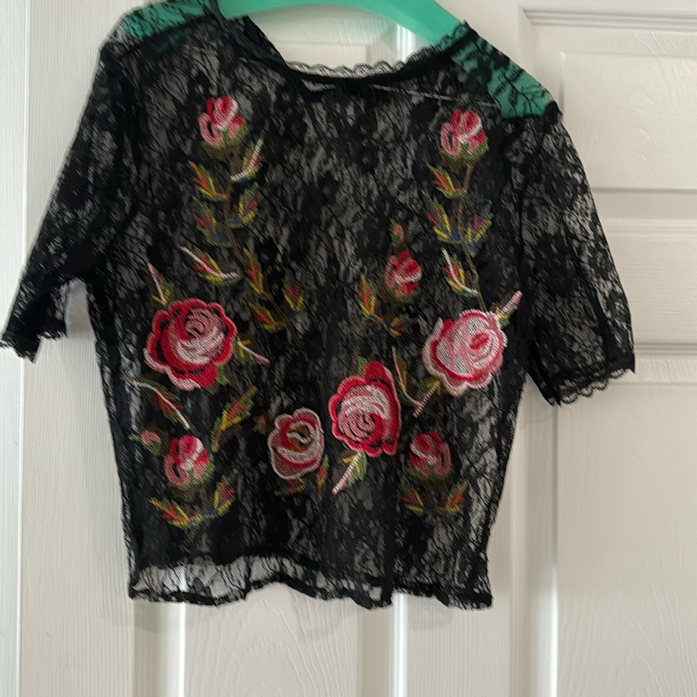Black lace top with red roses, cropped style. Buttons in back.